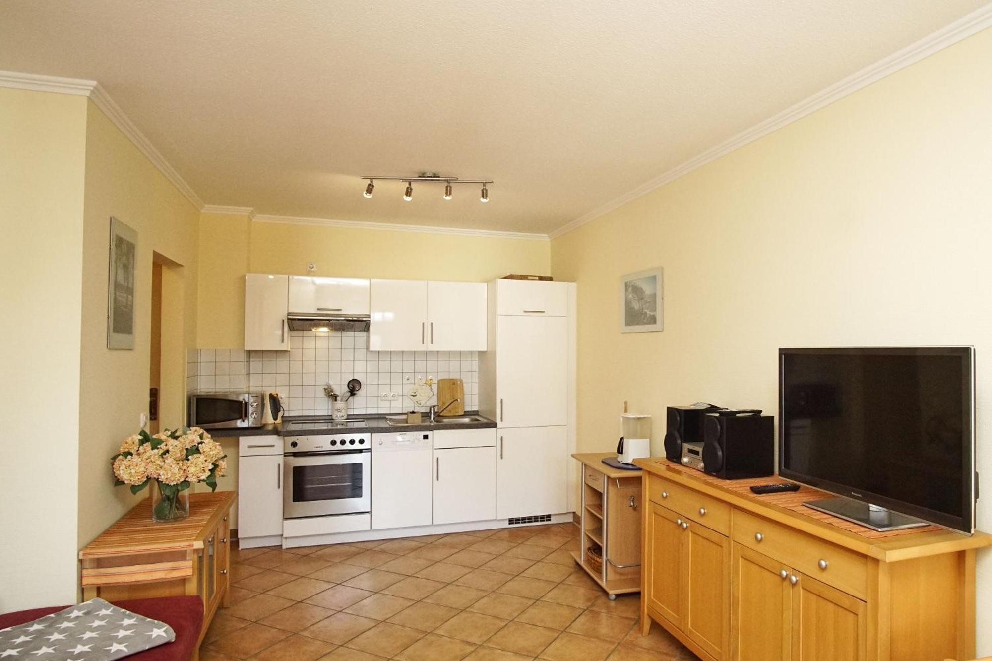Villa Laetitia Fewo 16 - Strandnah, Balkon 宾茨 外观 照片